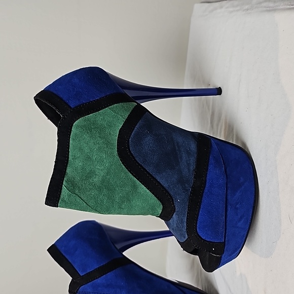 Qupid Low Booties (6) - Picture 2 of 9